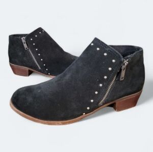 Minnetonka black suede ankle boots with studding Size 7.5
